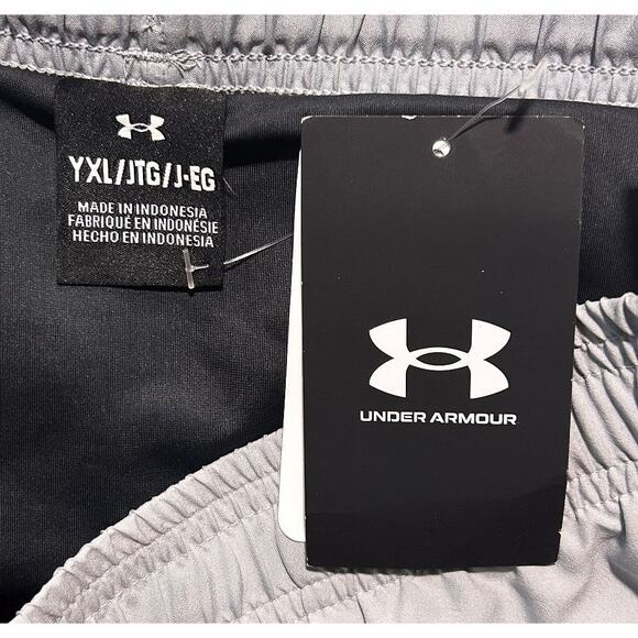 Under Armour 2 in 1 Loose Gray & Black Camo Running Training Shorts Youth XL - Picture 7 of 8